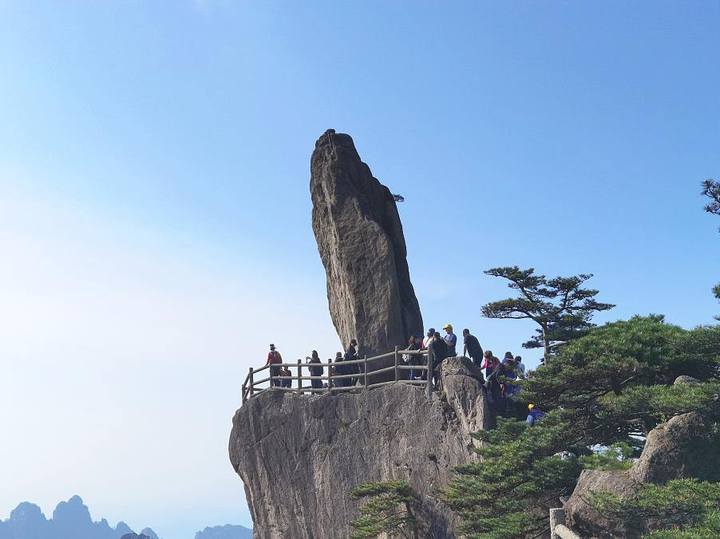 黄山飞来石雷击事件安全警钟与景区应急响应